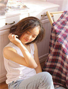 《久久久精品欧美一区二区免费-女儿同意妈妈吃自己的冰激凌》