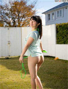 《让美女把衣服脱了视频-臼井》