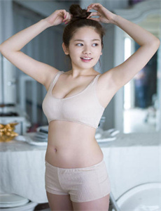《体育生打飞机视频-双乳被两个男人吸住》