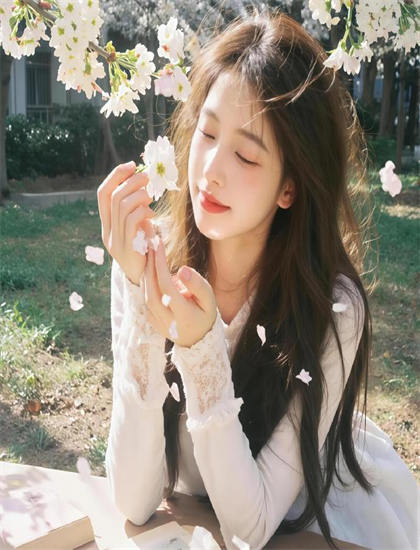 经典的《蛊女》市场表现对比深刻反思的：票房成绩与口碑关系